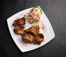 Шашлык из cвинoй шеи на углях