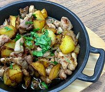 Жареный картофель с курицей