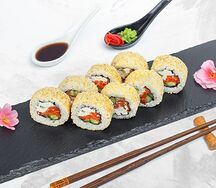 Ролл Цезарь с лососем