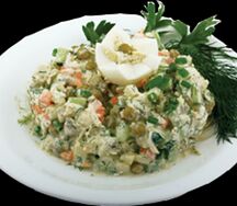 Салат Оливье с курицей