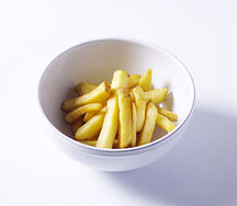 Assiette de frite, fromage et viande hachée