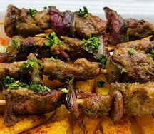 (1) brochette de viande 