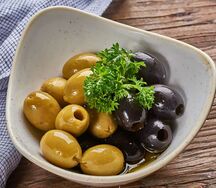 Оливки и маслины