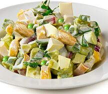 Салат Оливье с курицей