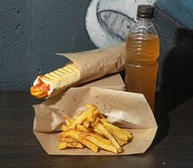 Френч-дог, картошка фри и компот из сухофруктов