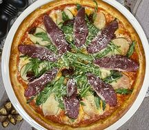 Пицца с уткой и грушей