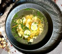 Лапша куриная с перепелиным яйцом