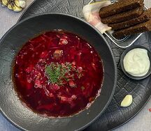 Борщ с гренками и беконом