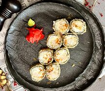 Теплый ролл с креветкой