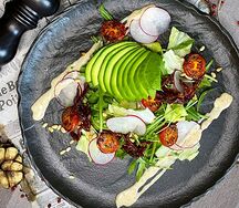 Микс-салат с авокадо