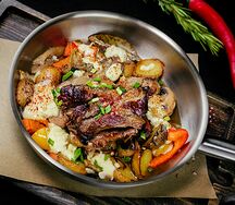 Сковорода с говядиной и овощами