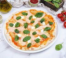 Пицца с лососем и свежим шпинатом 30 см