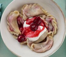 Вареники ручной лепки с вишней