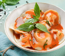 Равиоли с моцареллой и португальским соусом