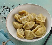 Пельмени с курицей и сметаной