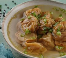 Пельмени с ягненком и бульоном