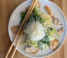 Салат Цезарь с курицей