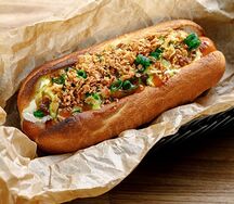 Хот-дог с сыром бри