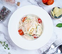 Паста сливочная с лососем и цукини