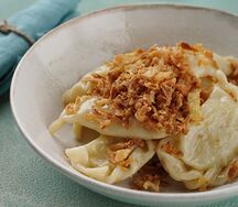 Вареники ручной лепки с картошкой и жареным луком