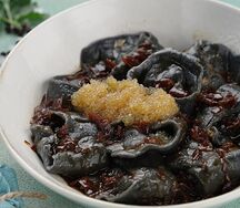 Пельмени с лососем и икрой щуки