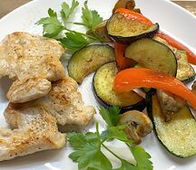 Эскалоп из индейки с печёными овощами