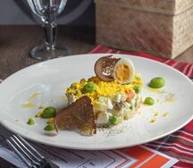 Оливье с индейкой и перепелиным яйцом