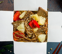 Wok по-гавайски соба с говядиной