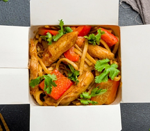 Wok по-китайски удон с курицей