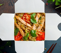 Wok по-китайски рис с курицей