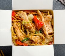 Wok удон с курицей