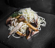 Паста с курицей и грибами