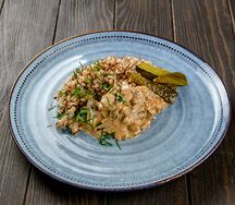 Бефстроганов с гречей