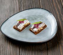 Тост с пряной килькой