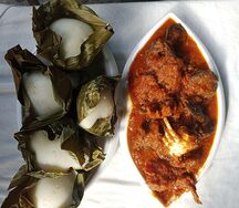 Akassa sauce tomate avec crabe et pkolo