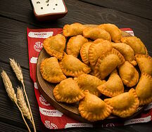 Пирожки Эмпанадос с курицей и беконом