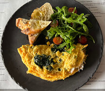 Омлет со шпинатом и мясом краба