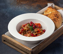 Салат из печеных на углях баклажанов и пряных трав