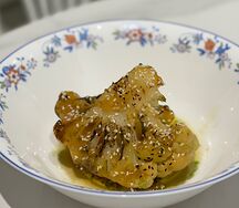 Цветная капуста с мисо и пореем