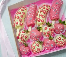 Бананы и клубника в шоколаде Сакура