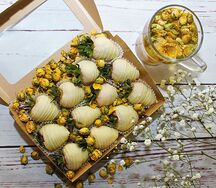 Клубника в шоколаде Рассвет с чаем из роз