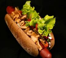 Классический хот-дог с куриной колбаской