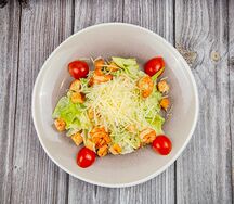 Салат Цезарь с креветками