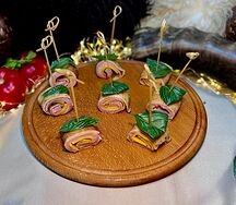 Блинный ролл с ветчиной и сыром