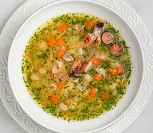 Гороховый суп с копчеными ребрышками