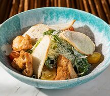 Цезарь с фермерским цыпленком 