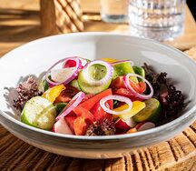 Салат из свежих овощей по-домашнему