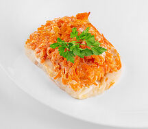 Минтай запеченный с овощами