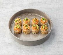 Ролл с лососем и авокадо