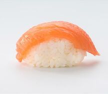 Суши-нигири с лососем